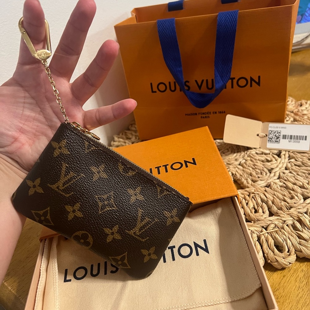 Louis Vuitton Monogram Key Holder - Brown and Gold - Picture 8 of 10